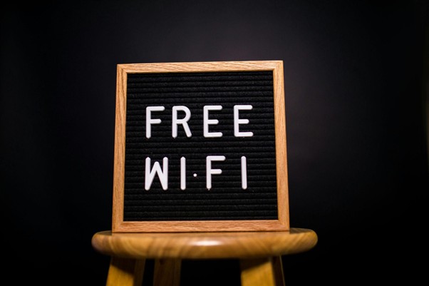 Tetap Aman Saat Bepergian: 7 Tips Penting untuk Melindungi Data Anda di Wi-Fi Publik